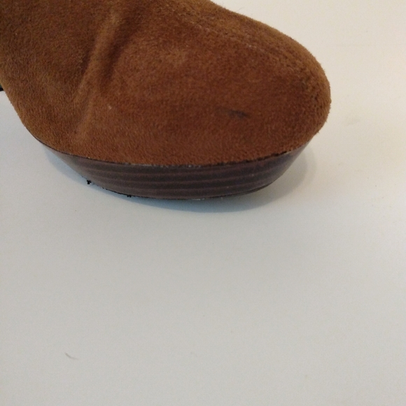 Jennifer Lopez Brown Gold Faux Suede Zip Ankle 4 1/4" Wedge Bootie Heels sz 6 - Picture 13 of 15